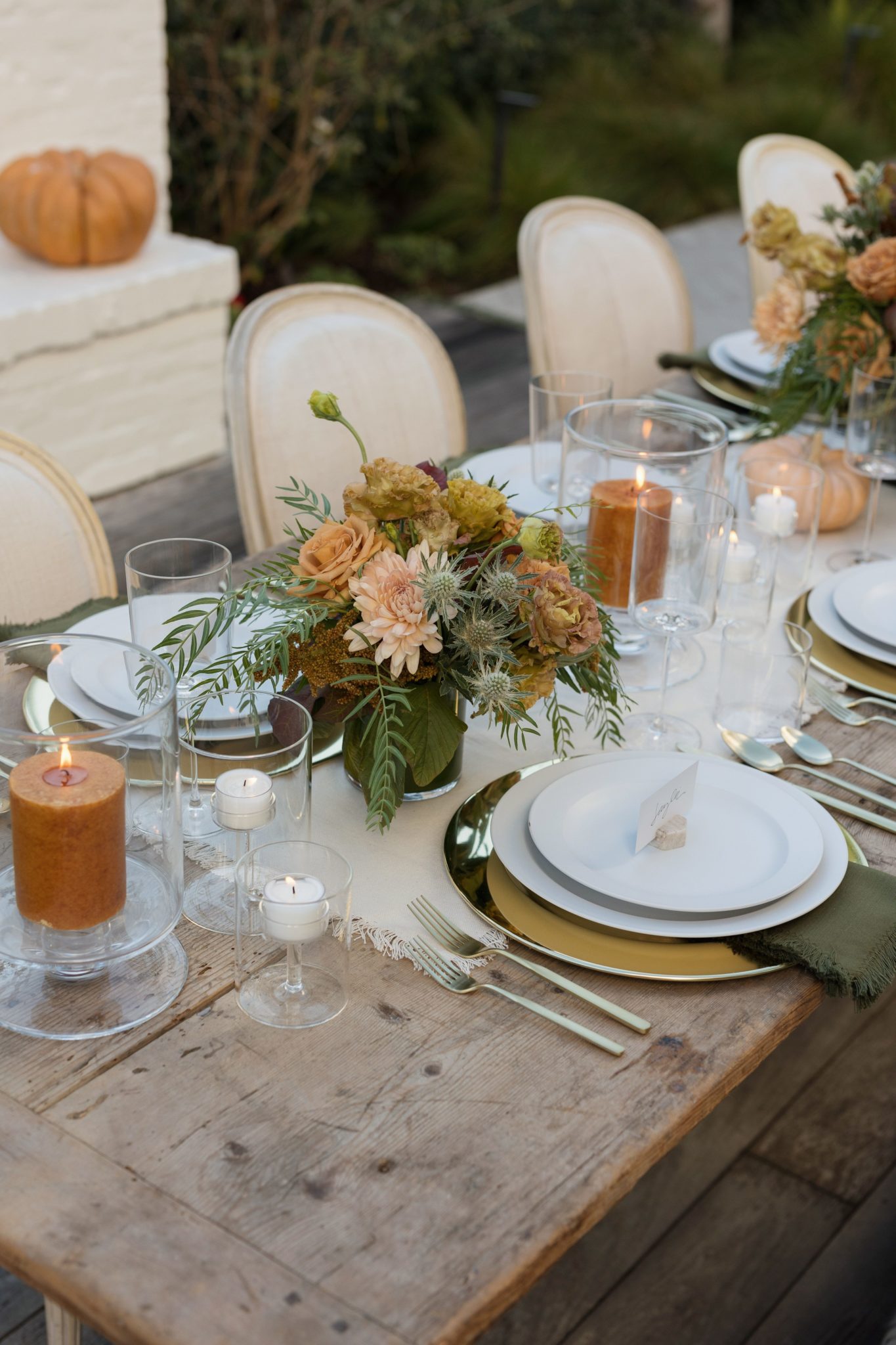 My Outdoor Thanksgiving Tablescape - Andee Layne